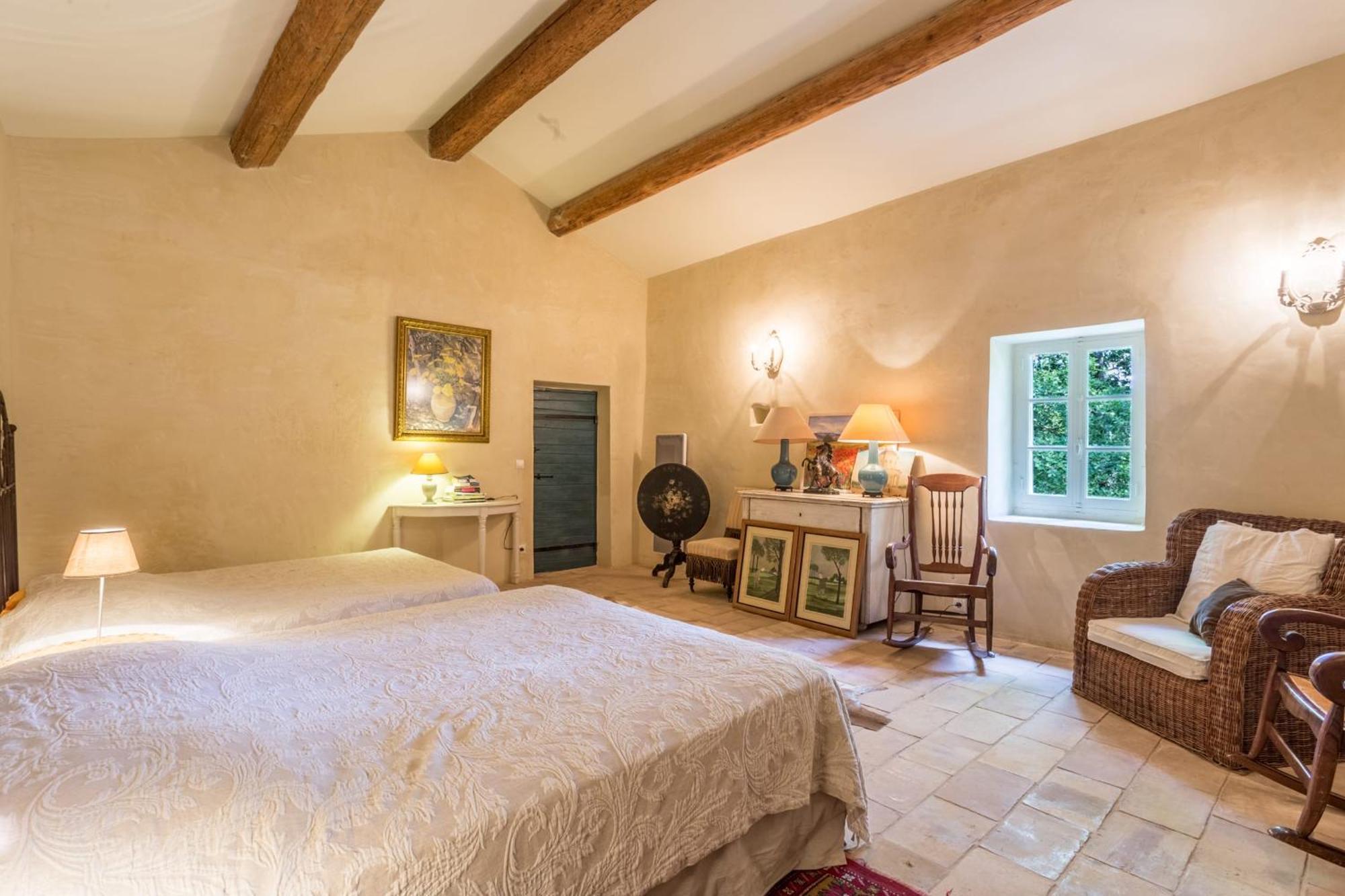 La Maison Des Artistes เมแเนร์บส์ ภายนอก รูปภาพ