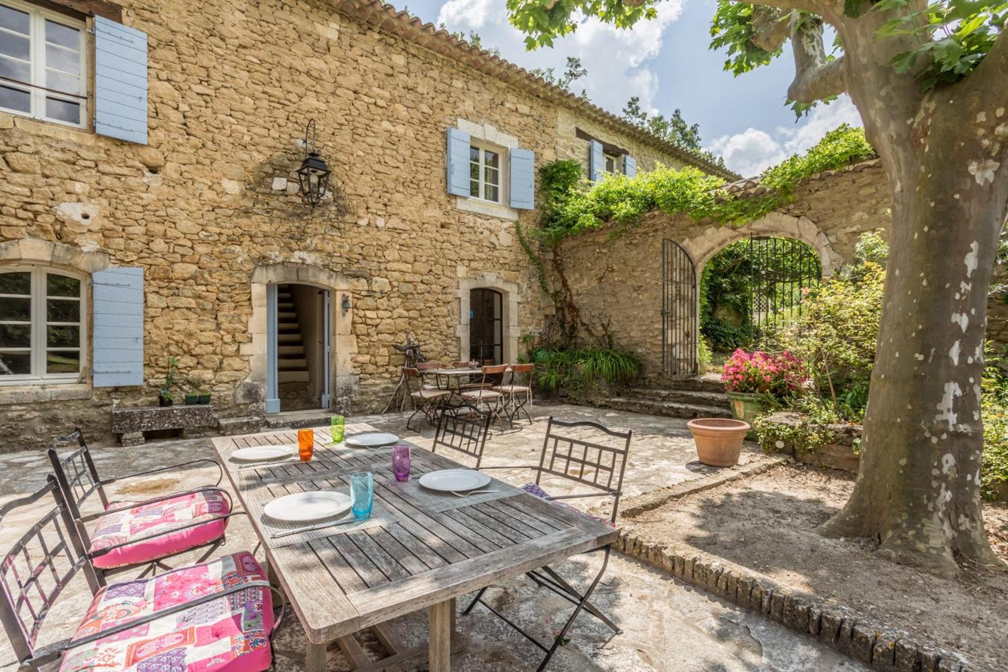 La Maison Des Artistes เมแเนร์บส์ ภายนอก รูปภาพ
