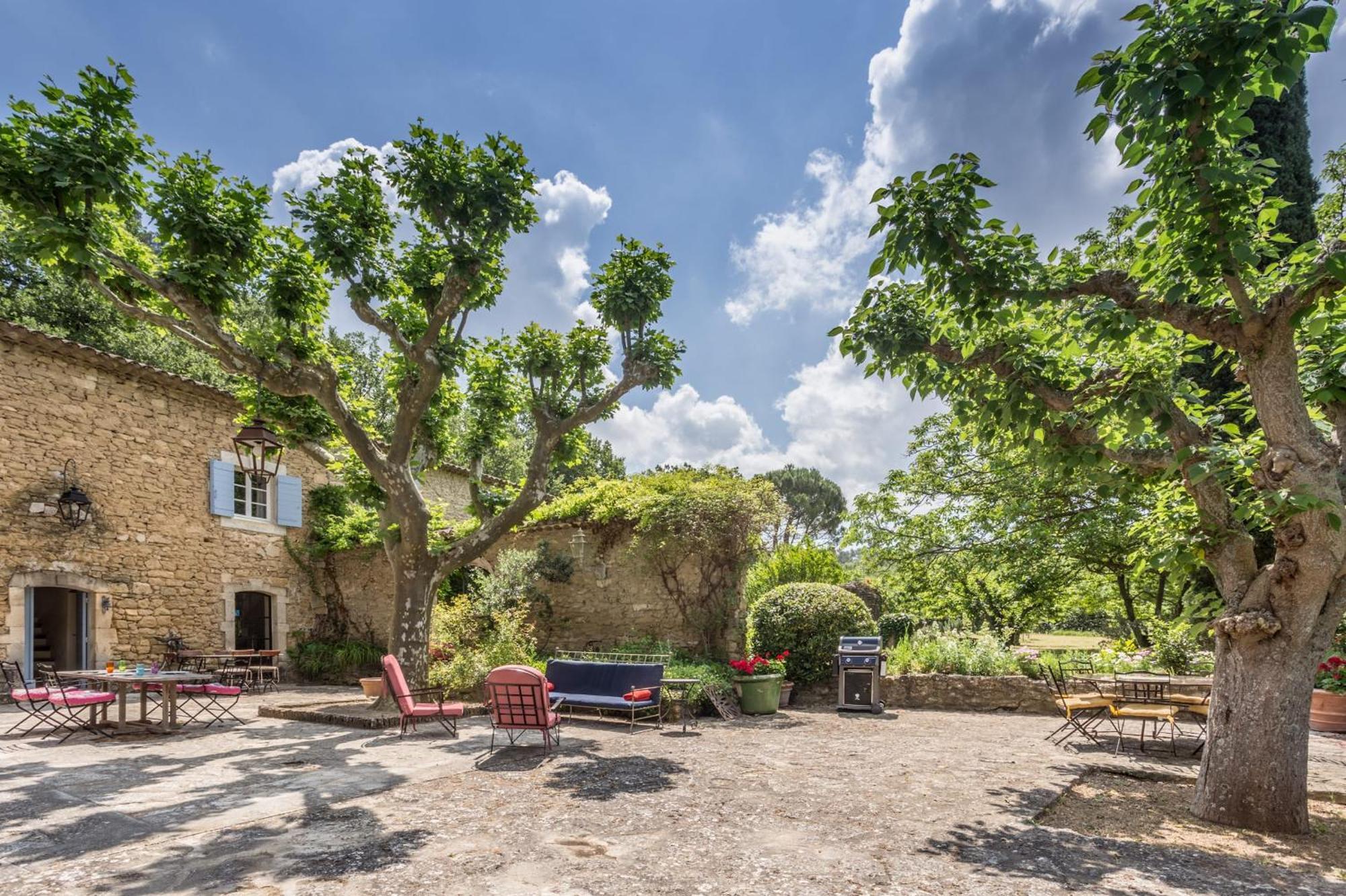 La Maison Des Artistes เมแเนร์บส์ ภายนอก รูปภาพ