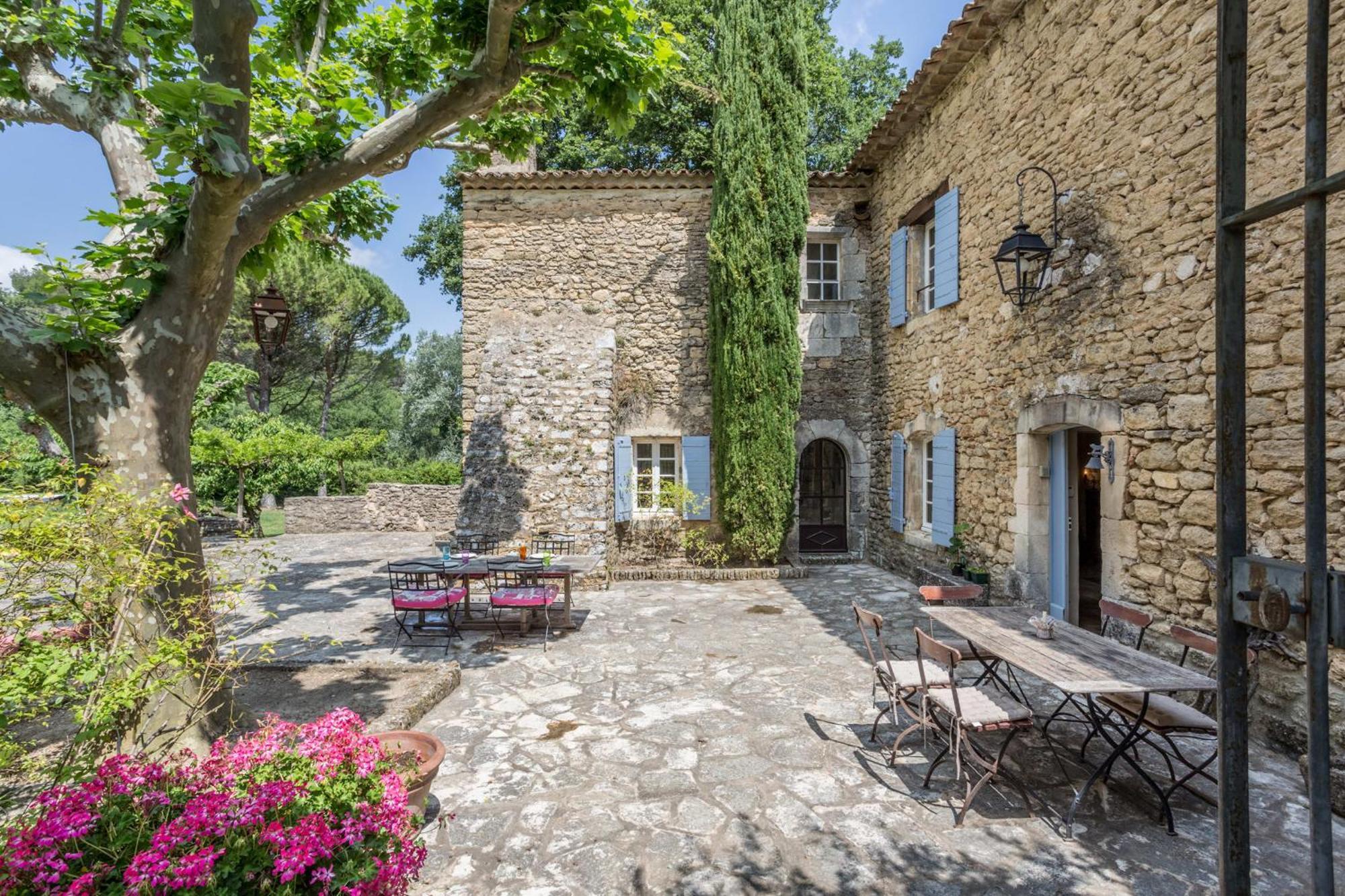 La Maison Des Artistes เมแเนร์บส์ ภายนอก รูปภาพ